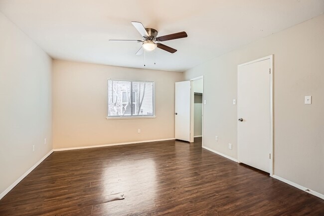 Building Photo - 8314 Kensington Dr