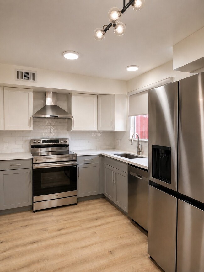 Building Photo - 9511 Bollingbrook Dr
