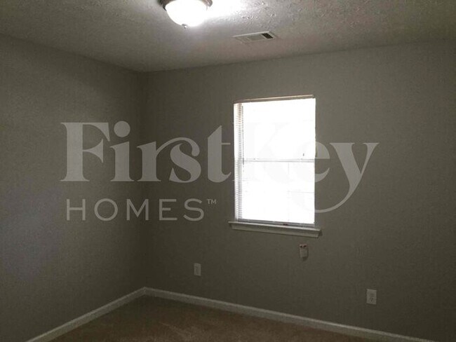 Building Photo - 280 Lazy Hollow Ln