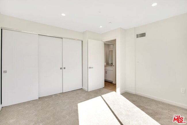 Building Photo - 28405 Via Acero St