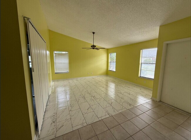 Building Photo - 4255 Willow Pond Cir