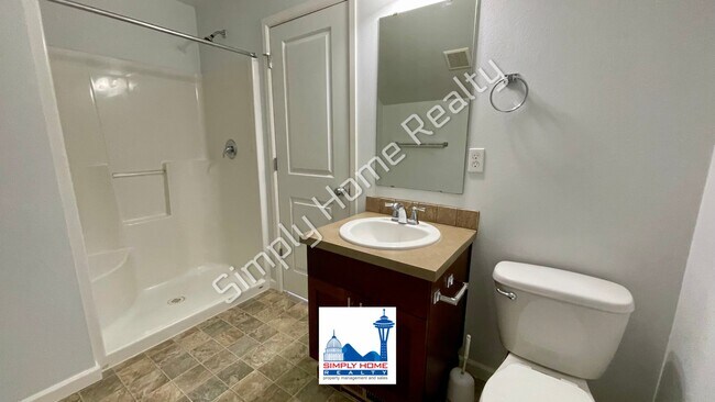 Building Photo - Welcome to this Spacious 4 bedroom, 3.5 bath Home in the Heart of Yelm!