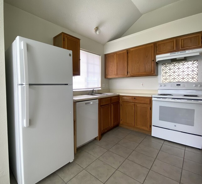 Building Photo - 2707 Starling Dr