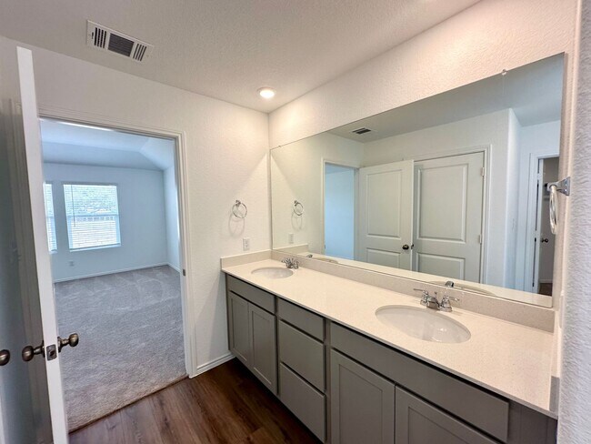 Building Photo - Beautiful Recently New Build Home in West ...