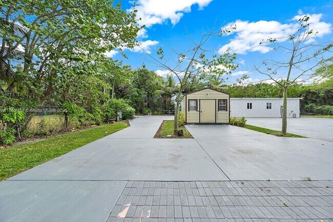 Building Photo - 7830 SW 120th St
