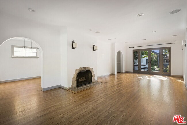 Building Photo - 1169 S Sierra Bonita Ave