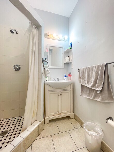 Building Photo - 209 Chestnut Hill Ave