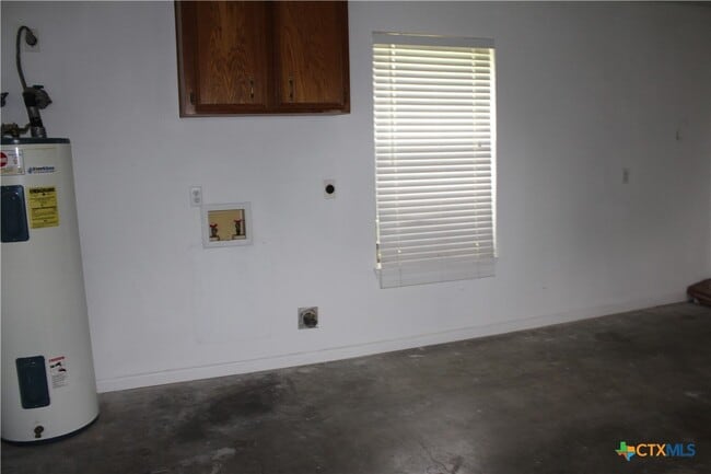 Building Photo - 2226 University Dr
