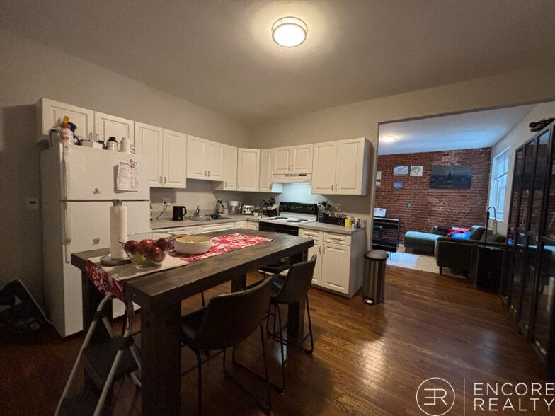 Building Photo - 15 Stearns Rd