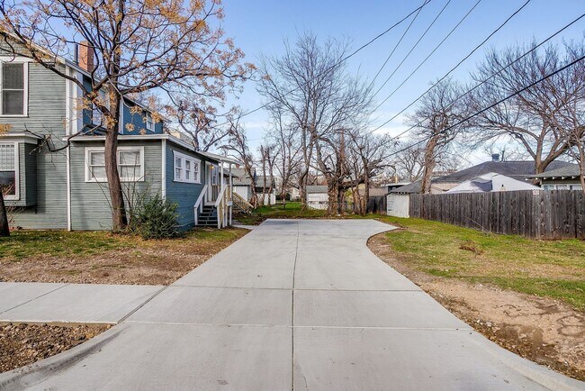 Building Photo - Large Newly Remodeled Home in Historic Fairmont- 4 Bedroom, 2 Bath- 76104