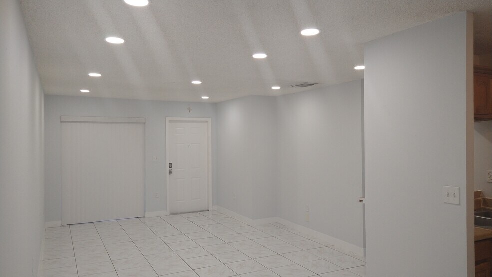 Building Photo - 15619 SW 73rd Circle Ter