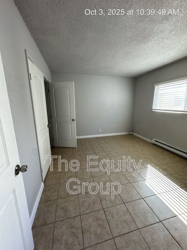 Building Photo - 570 S Richmond Ave