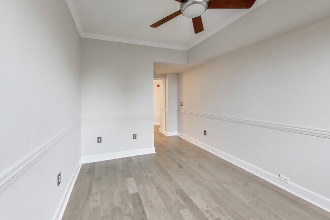 Building Photo - 5 E 14th Pl