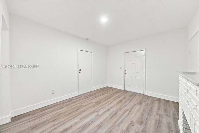 Building Photo - 128 NW 9th Ave