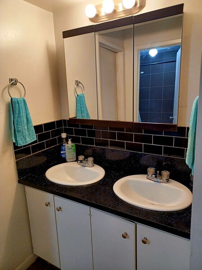 Building Photo - Large Private Girl  Room Downtown ASAP - Balcony, Storage and more