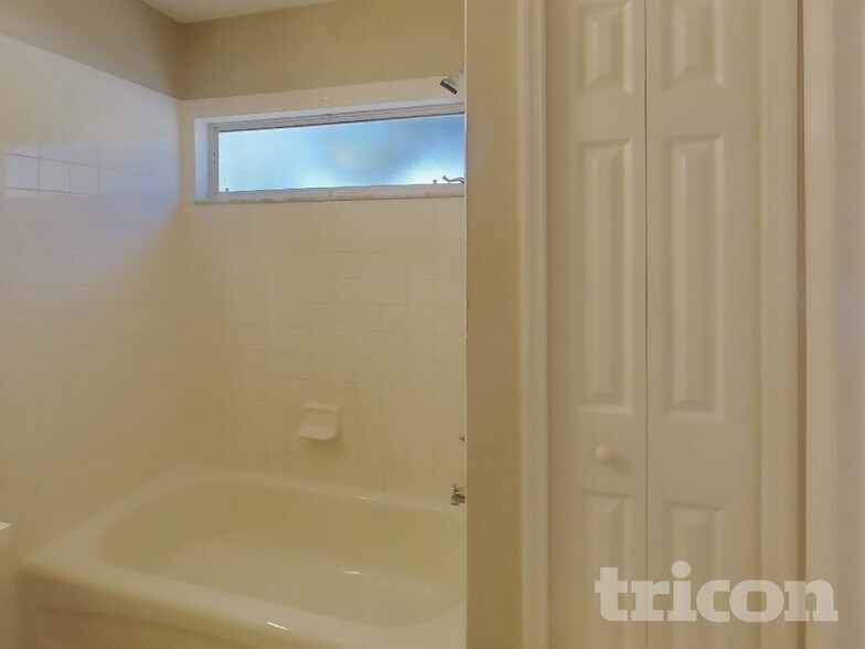 Building Photo - 417 Abigail Rd