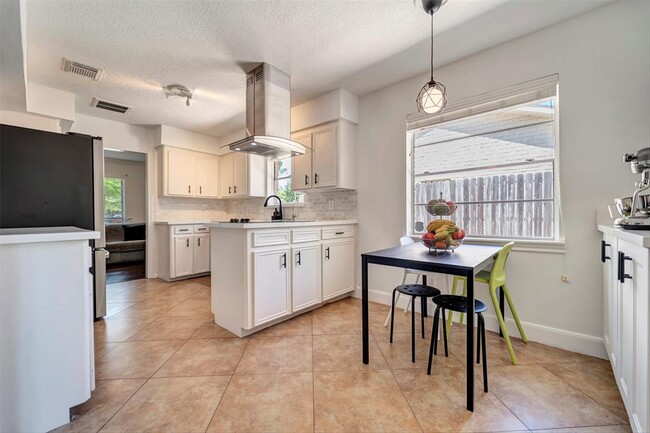 Building Photo - 1727 Shannon Valley Dr