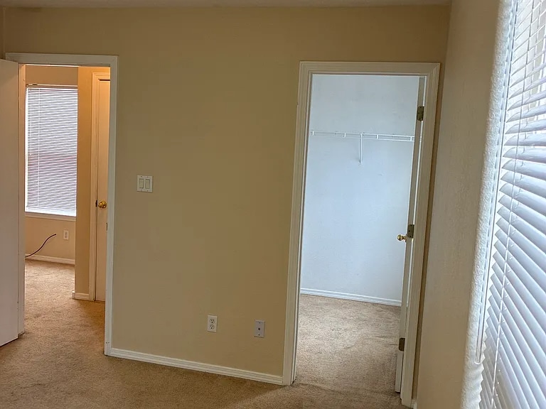 Building Photo - 6056 Park Hill Ave NW