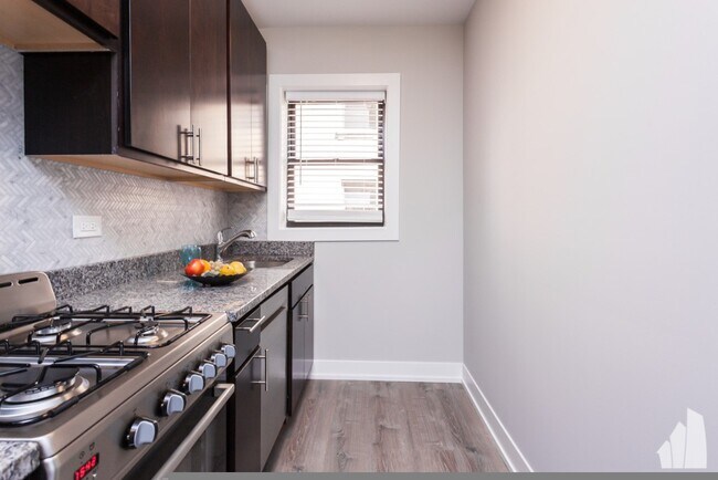 Building Photo - 427 W Belden Ave