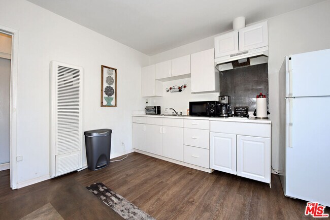 Building Photo - 3743 McLaughlin Ave