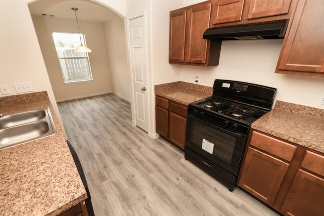 Building Photo - 5405 Rio Ramos St