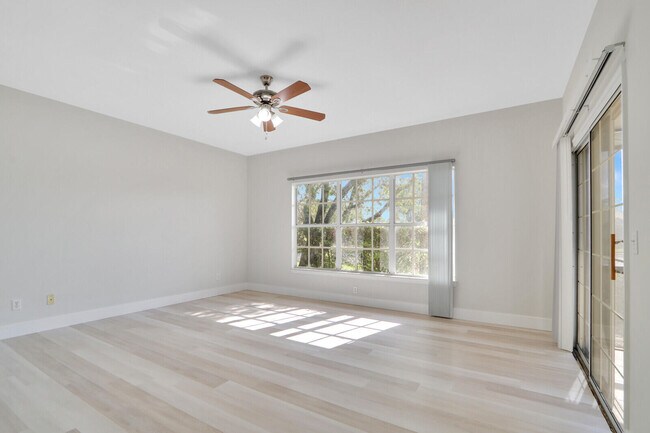 Building Photo - 7340 Pine Creek Way