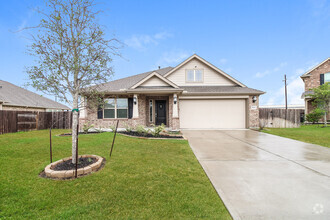 Building Photo - Stylish 3-Bedroom Home