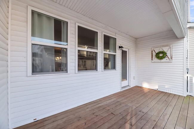 Building Photo - FIRST MONTHS RENT FREE WITH SIGNED 2 YEAR LEASE