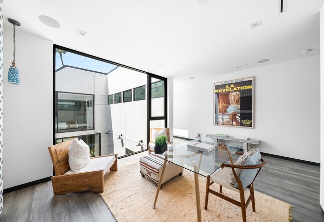 Building Photo - 838 California Ave