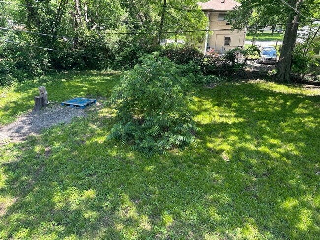 Building Photo - 3 bedroom / 1 bath home for rent -5519 Lyd...