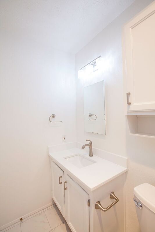Building Photo - 921 Mossvine Dr