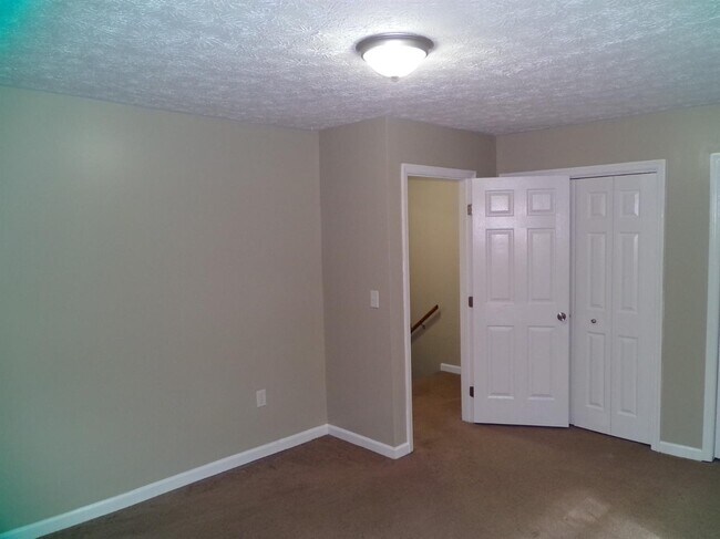 Building Photo - 244 Meadowview Dr