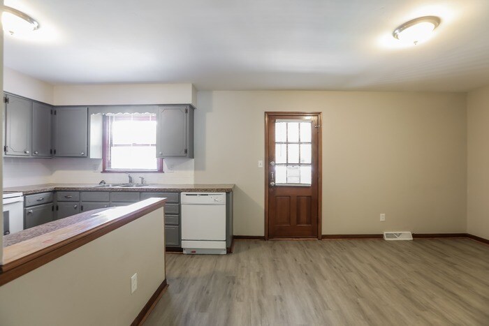 Building Photo - 1223 E 25th St S