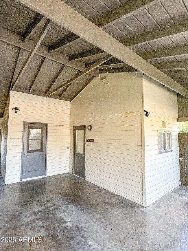 Building Photo - 1428 S Oakley Pl