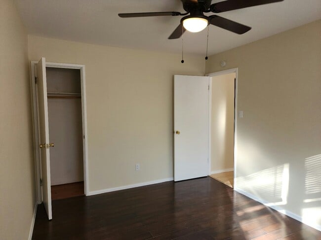 Building Photo - 2526 Gravois Rd