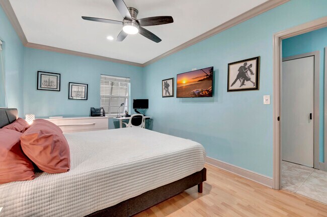 Building Photo - 310 Gulfstream Dr