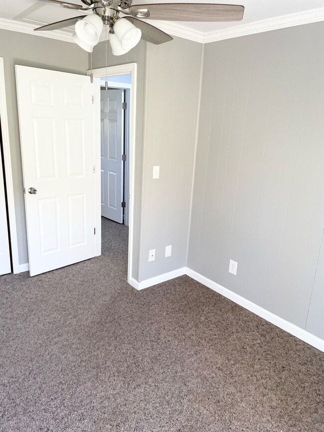 Building Photo - 2 Bdrm /1.5 Bath Townhome Church Hill, TN
