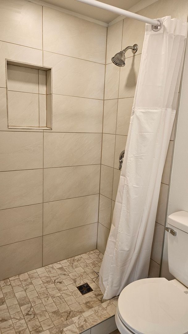 Building Photo - Tacoma/ Parkland Updated Studio