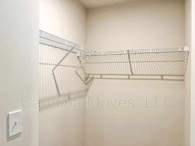 Building Photo - 535 Martin Crk Dr