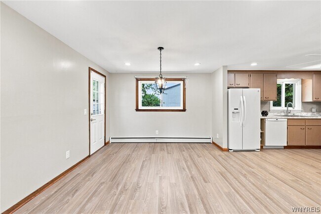 Building Photo - 35 Tomcyn Dr