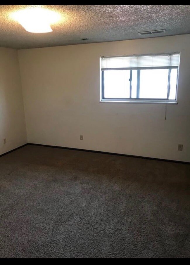 Building Photo - 1720 Cambridge Dr