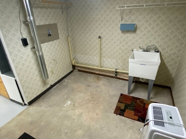 Building Photo - 2-Bedroom 1 Bath Ranch Style Home on Wausau's West Side