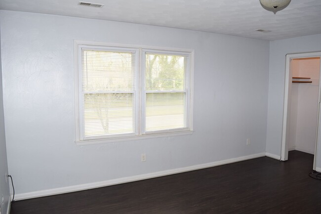 Building Photo - 215 Settlers Landing Road