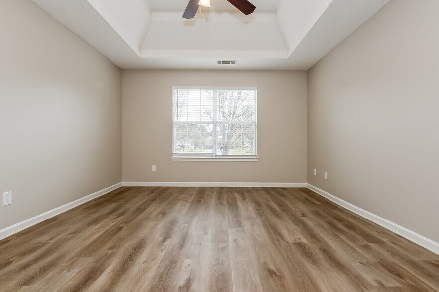 Building Photo - 5467 Sapphire Cir