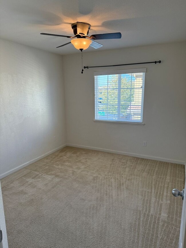 Building Photo - MODERN NEWER 3 BEDROOM 2 STORY FAIRFIELD *...