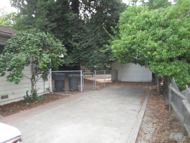 Building Photo - Home in Roseville near Royer Park