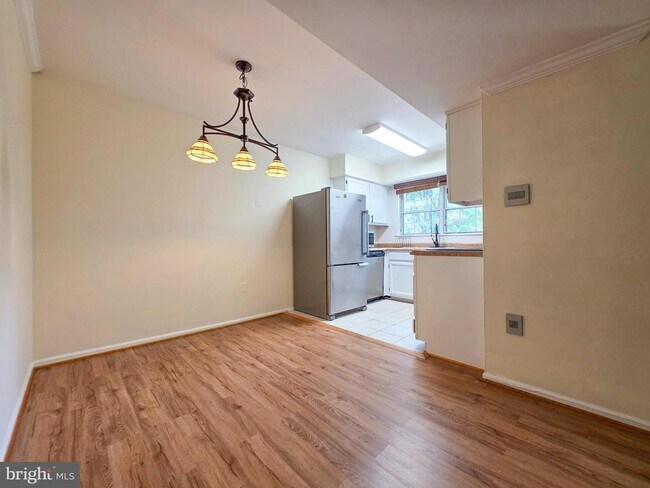 Building Photo - 7758 New Providence Dr