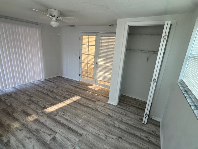 Building Photo - 11010 Tamarix Ave