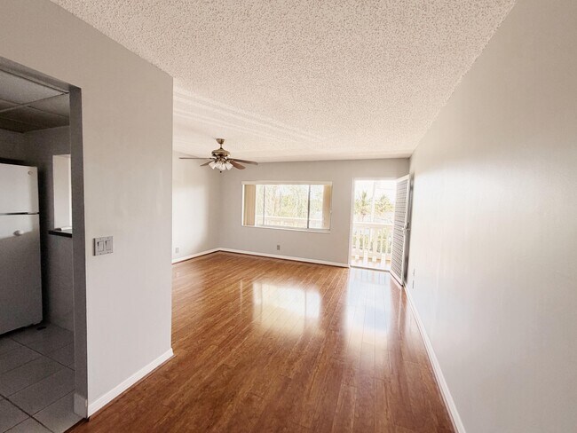 Building Photo - 100 Village Green Cir E