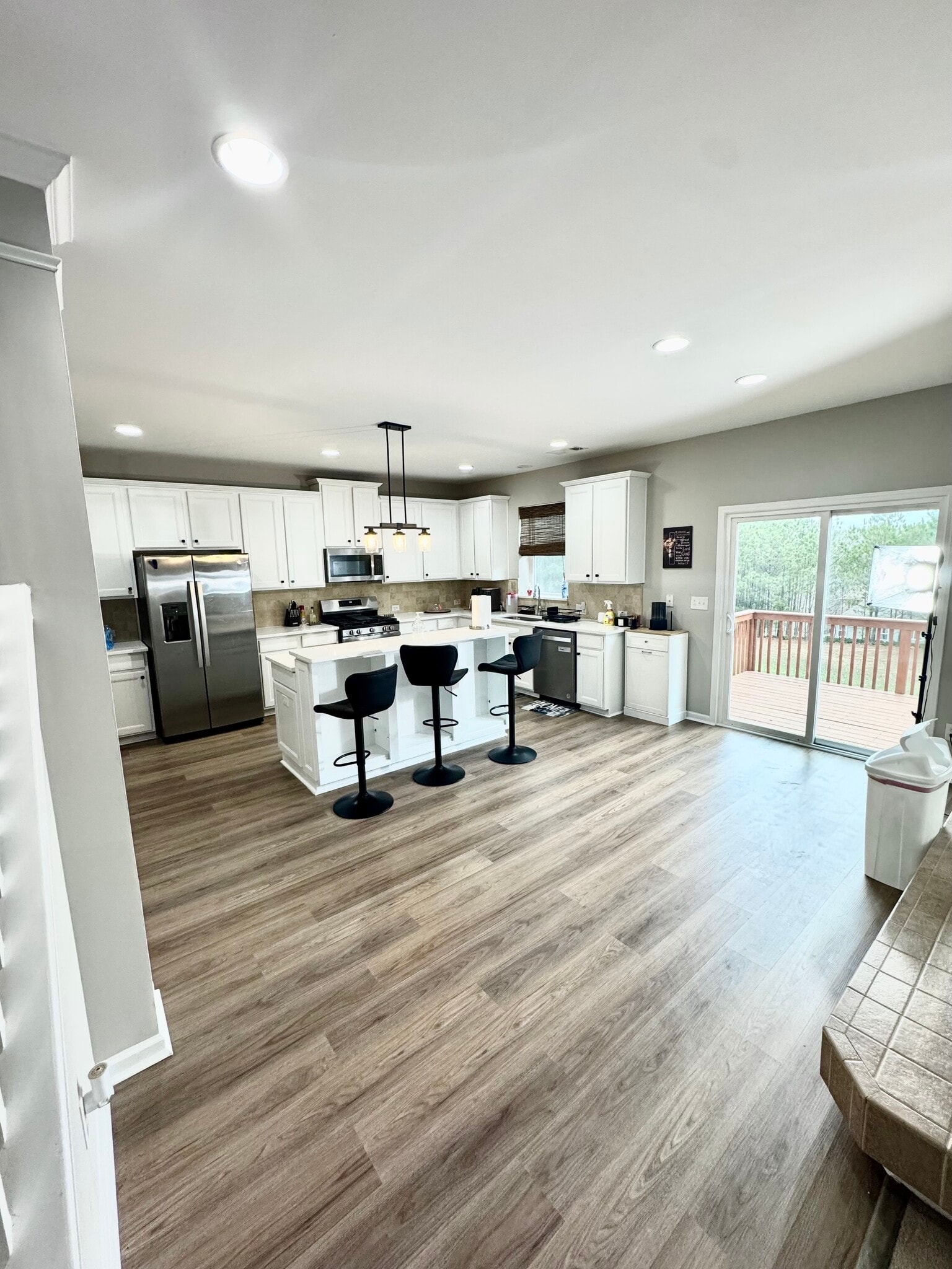 Building Photo - 410 Broadmoore Sq